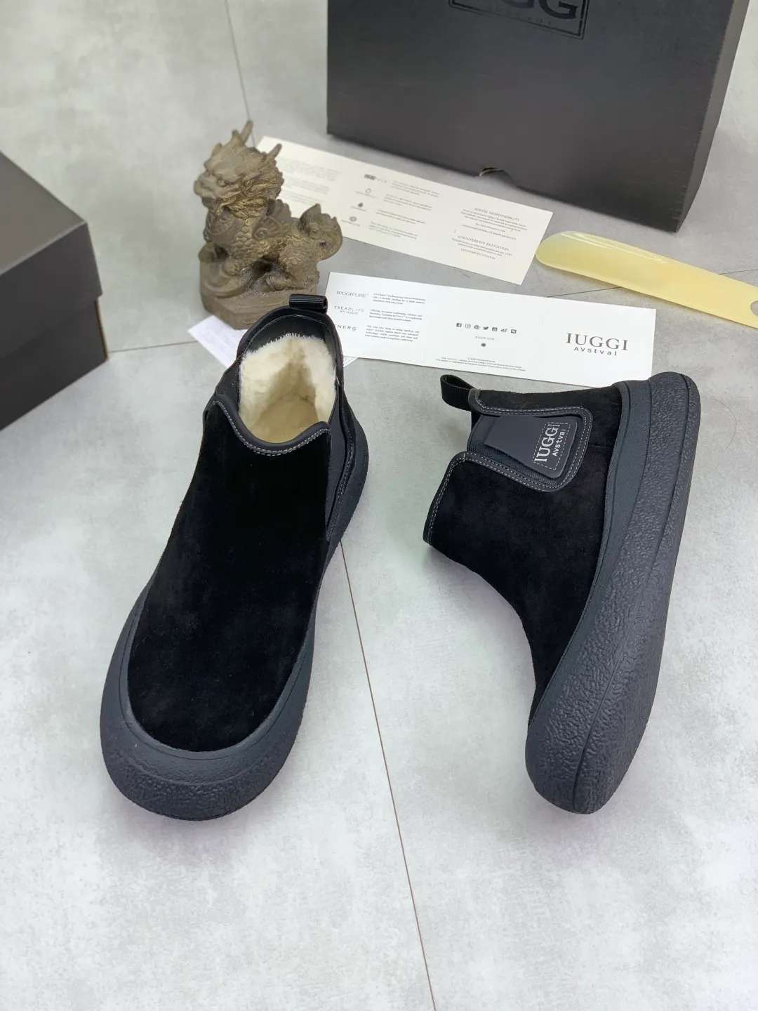 Men's men's shoes 💰P560 New arrival 🆕🆕🆕 IUGGI A pair of handsome Martin boots that want to be "welded" to the feet. Sheep fur lining is comfortable and warm. The anti-slip performance is even better. Matte cowhide with super comfortable stretch velvet. ➕Fine handmade stitching to keep your feet from freezing in the winter. Must be arranged! Perfectly interpreting the essence of Chelsea, trendy and fashionable, casual and versatile. Size: 39-44